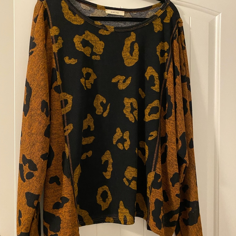 Entro Leopard Panel Top